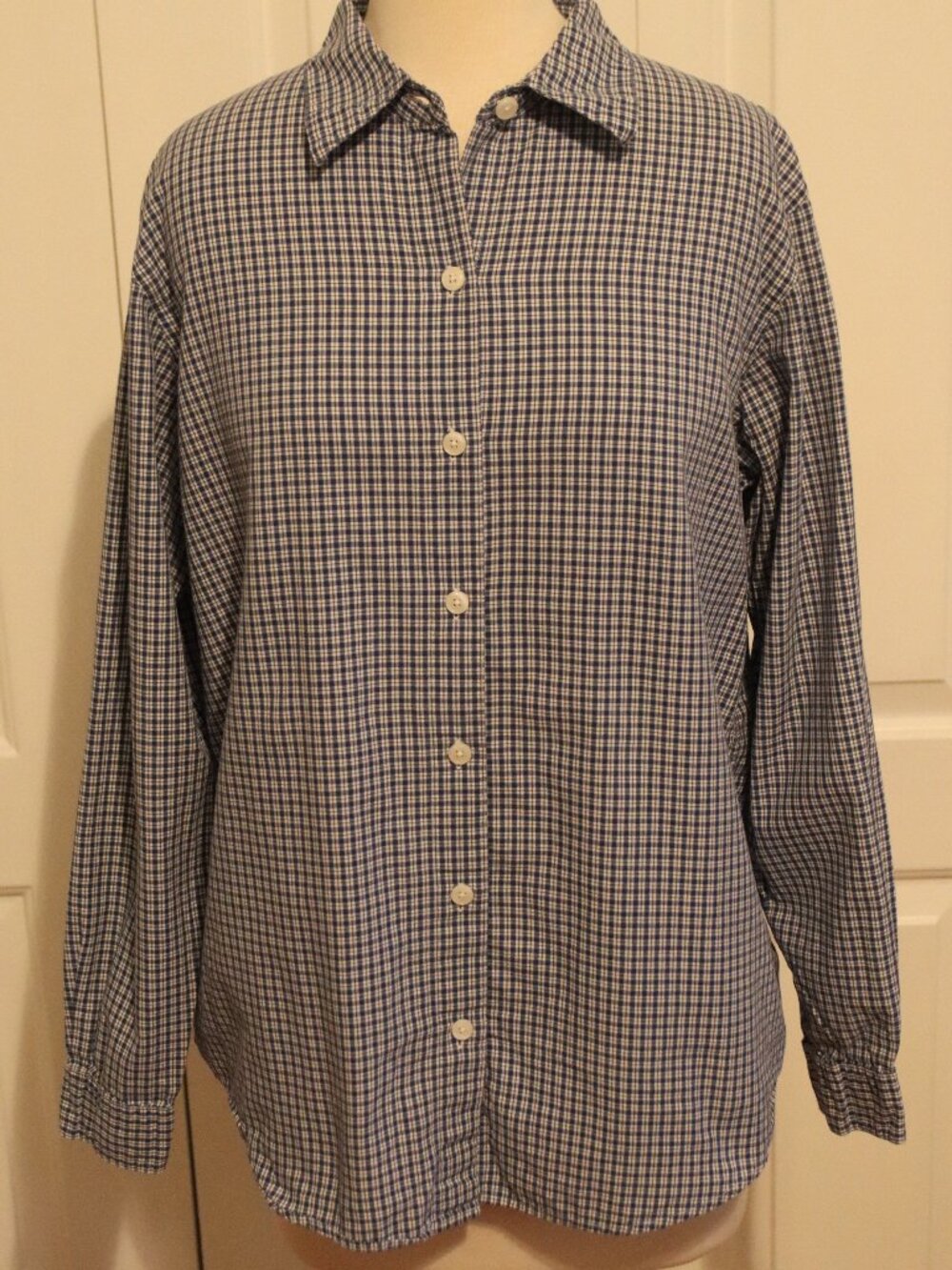 LL Bean Woman's Blue/White Checkered Plaid Long Sleeve Button Down Size Medium